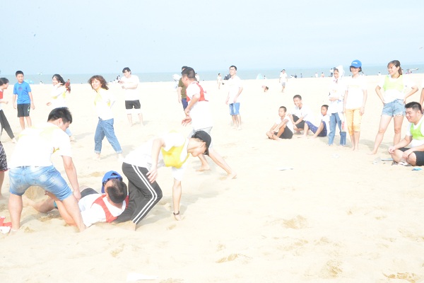 八月撕名牌大赛：沙滩音乐美食趴